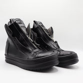 F16 - Classic Total Black