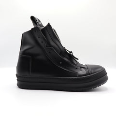 F16 - Classic Total Black