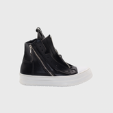 F16 - Classic Black Zip