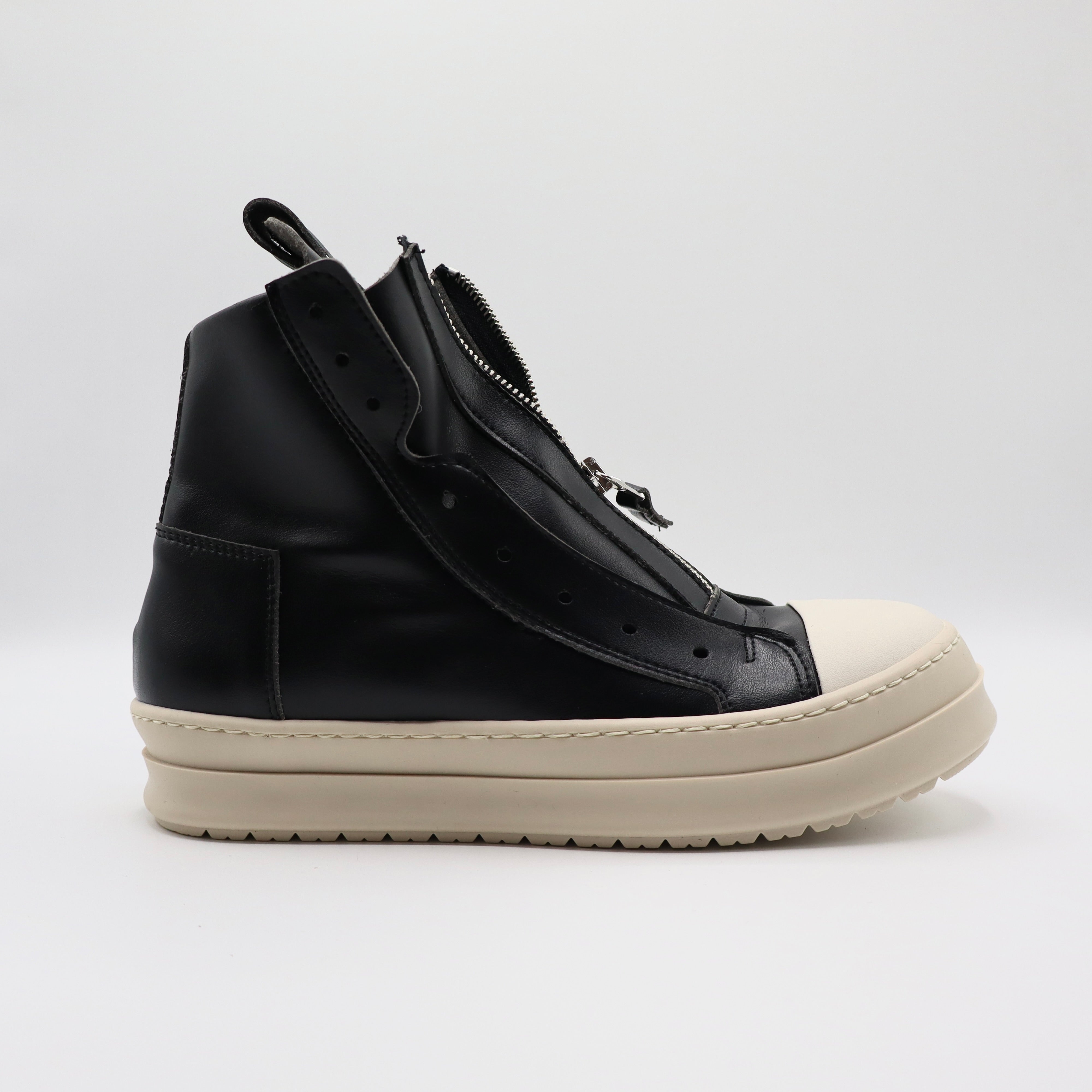 F16 - Classic Black