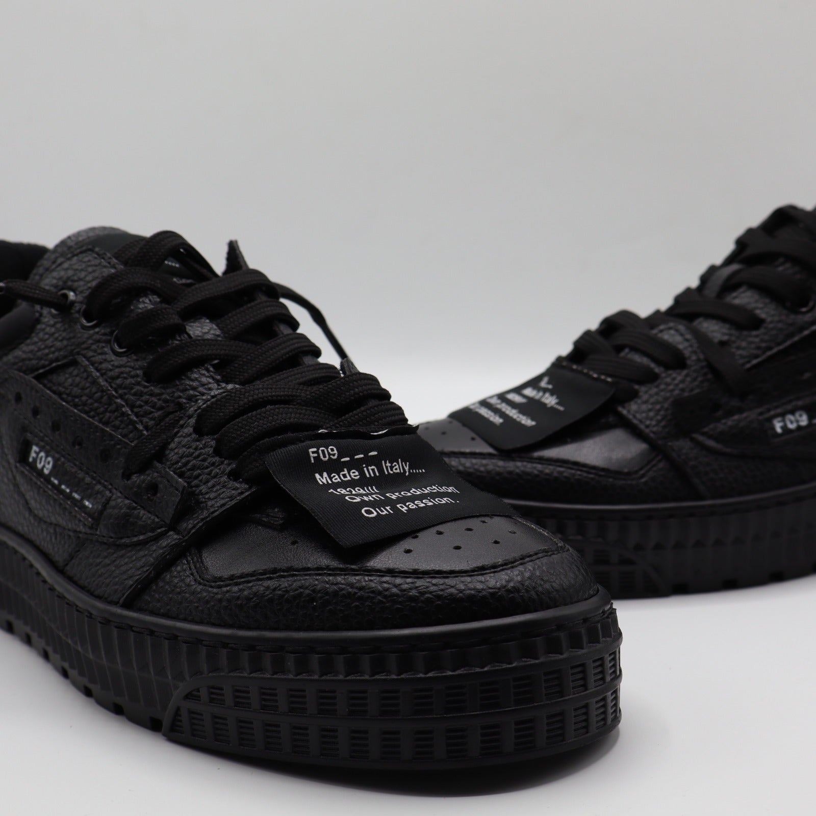 RIAD LOW - TOTAL BLACK 2.0