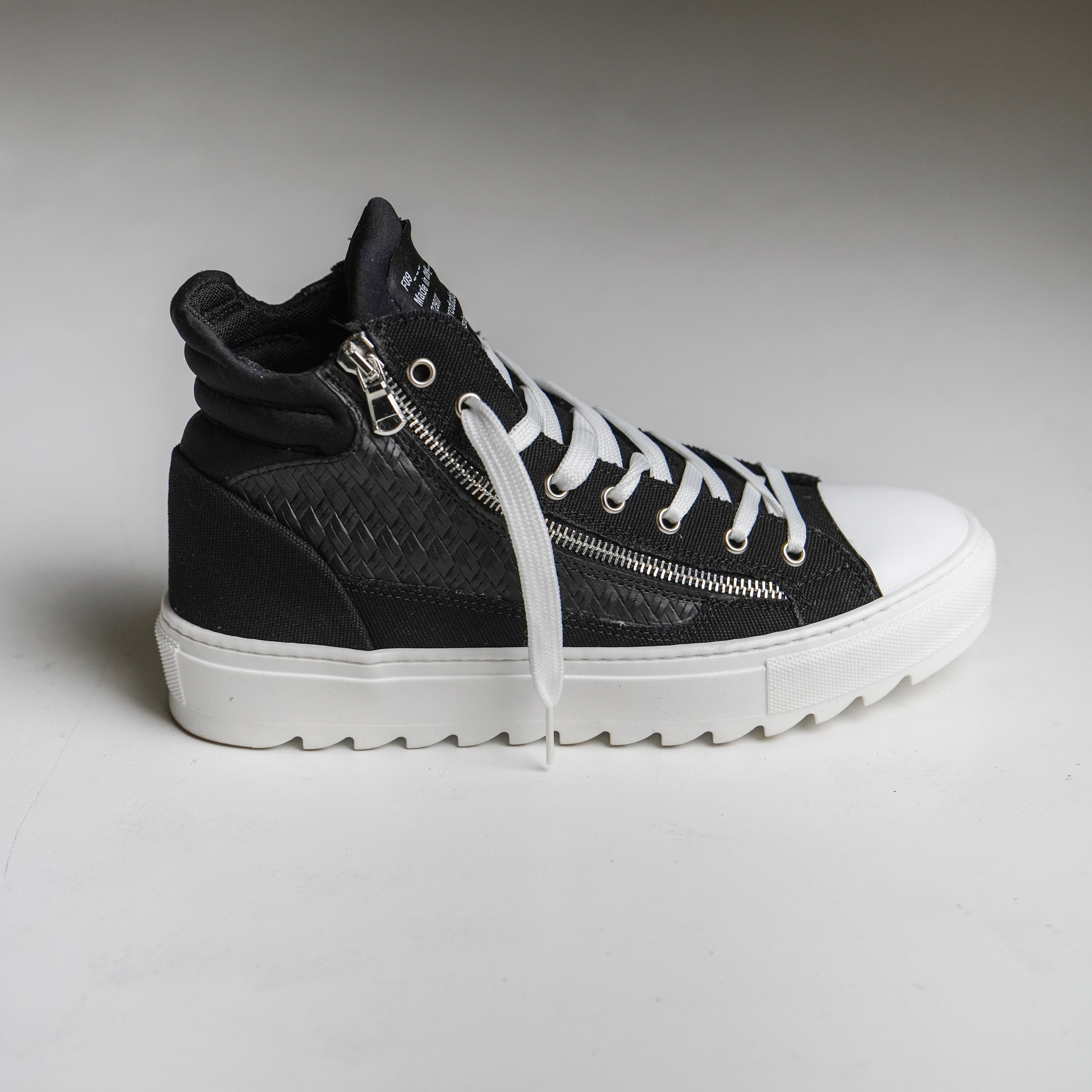 SQUALOS BLACK