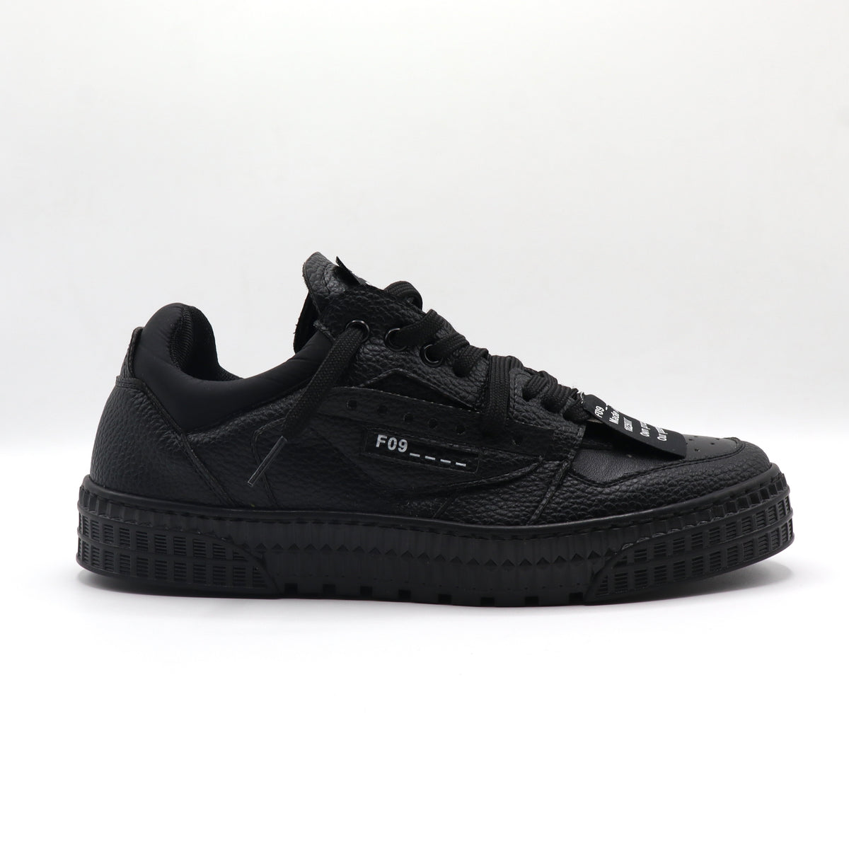 RIAD LOW - TOTAL BLACK