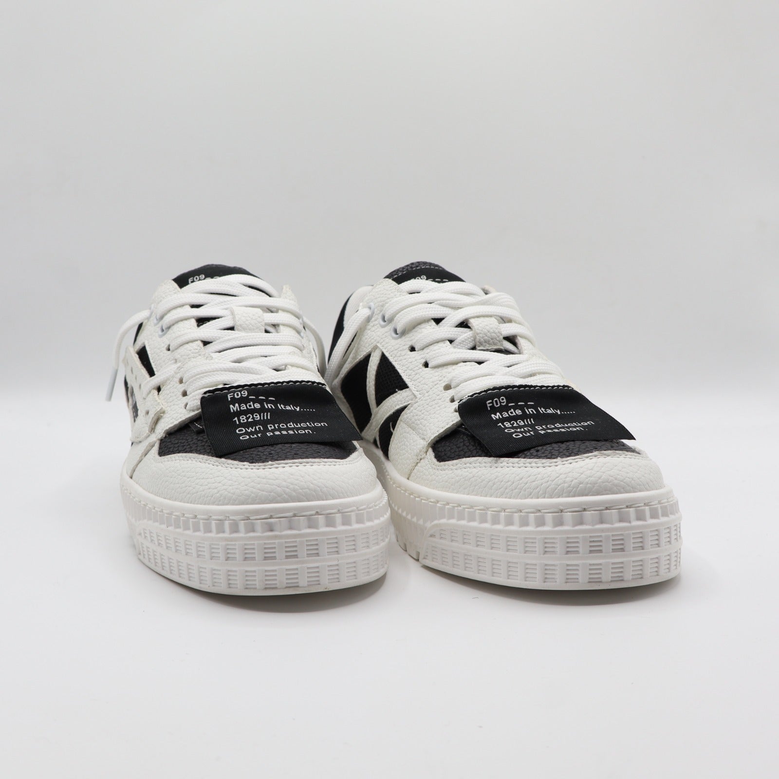 Riad Low - White/Black