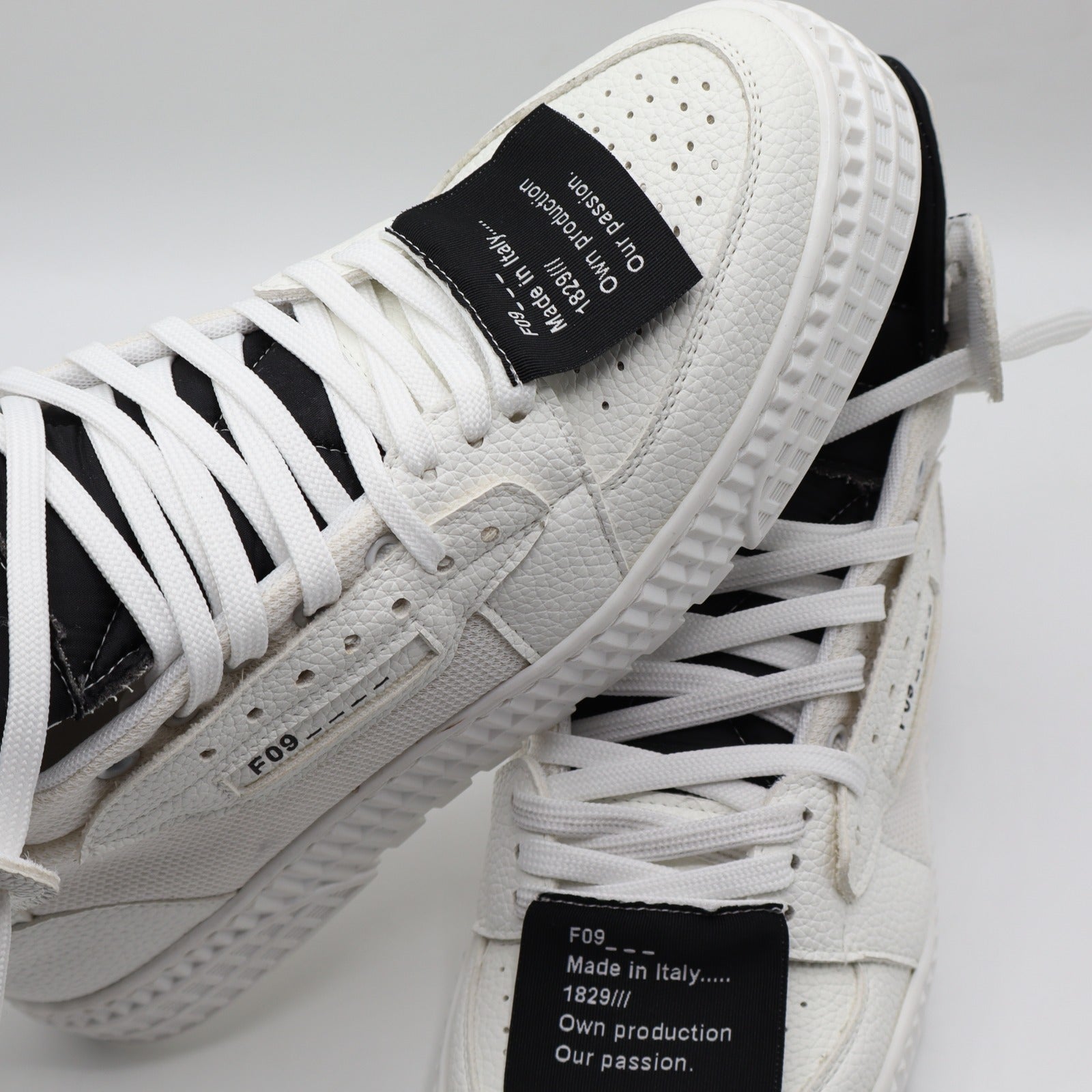 Riad High - White And Black 2.0