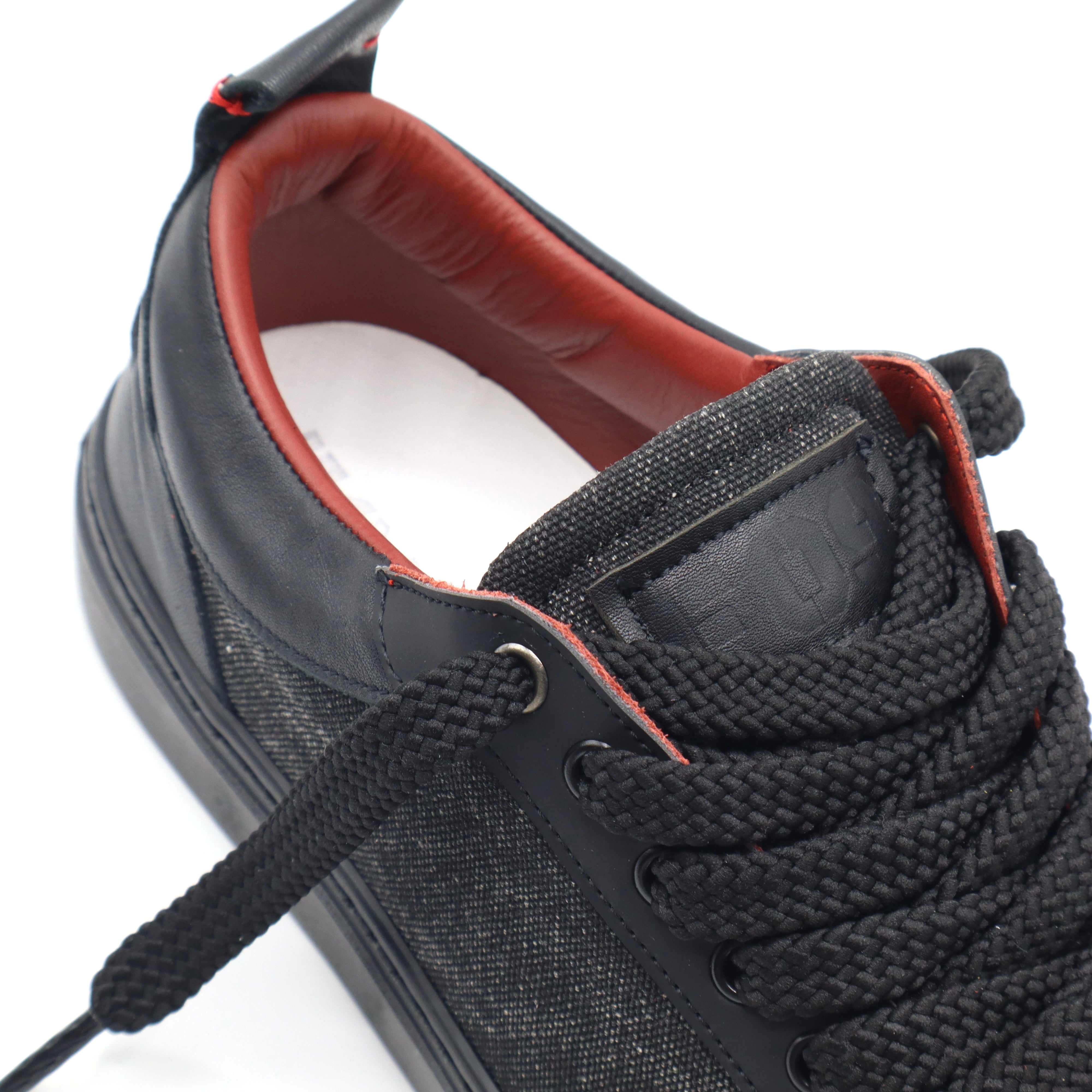 K10 - BLACK RED