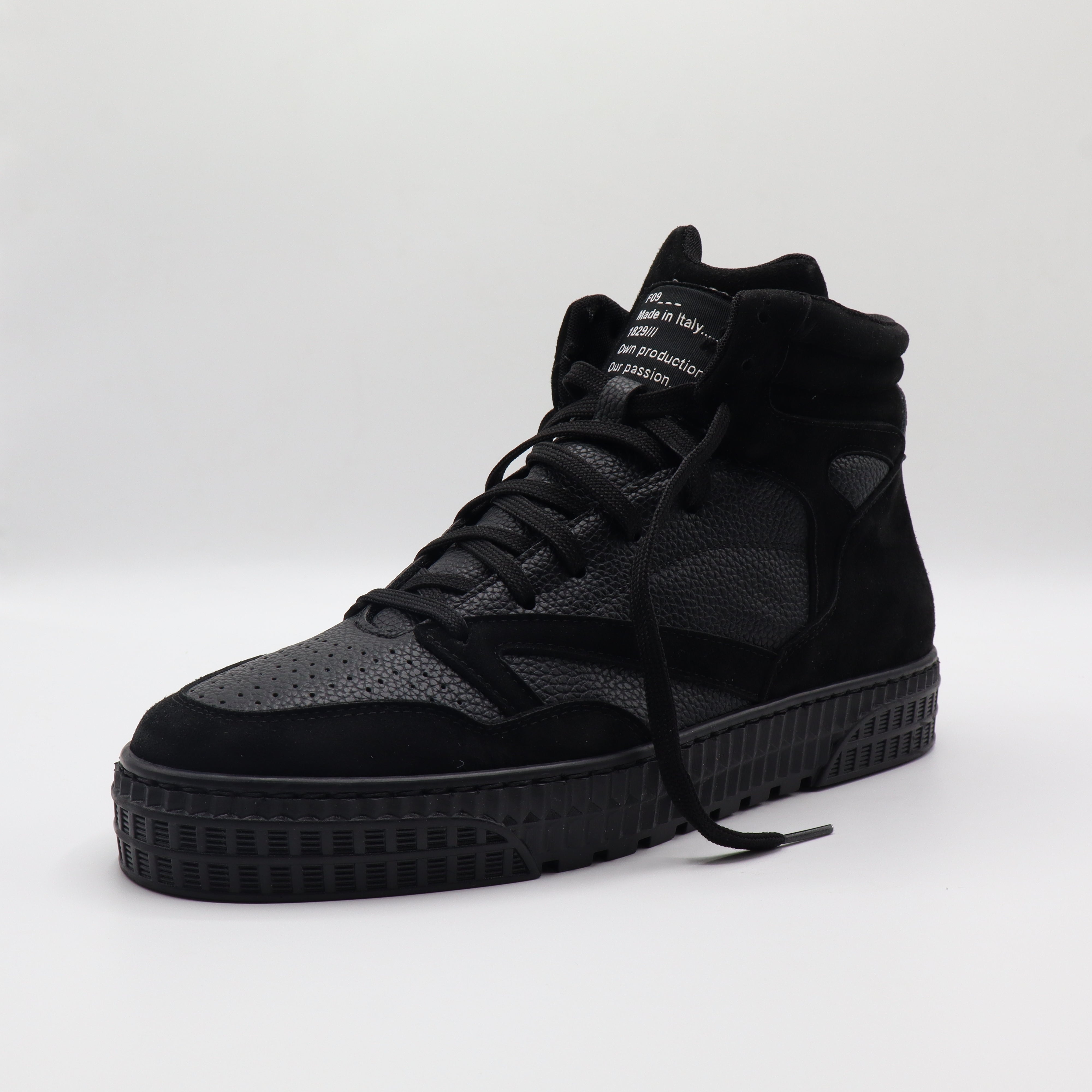 Vesuvio - Total Black