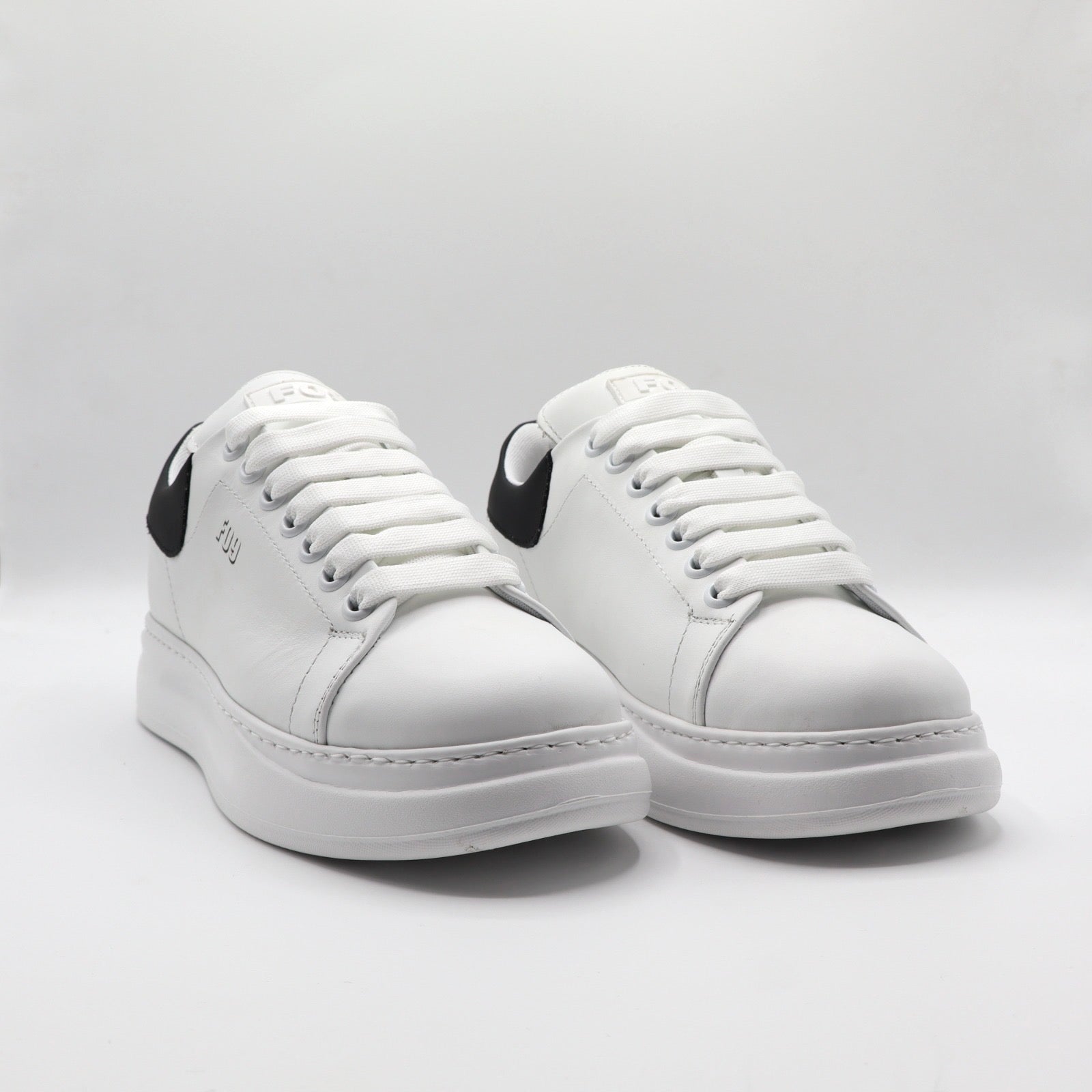600M - Classic White BW