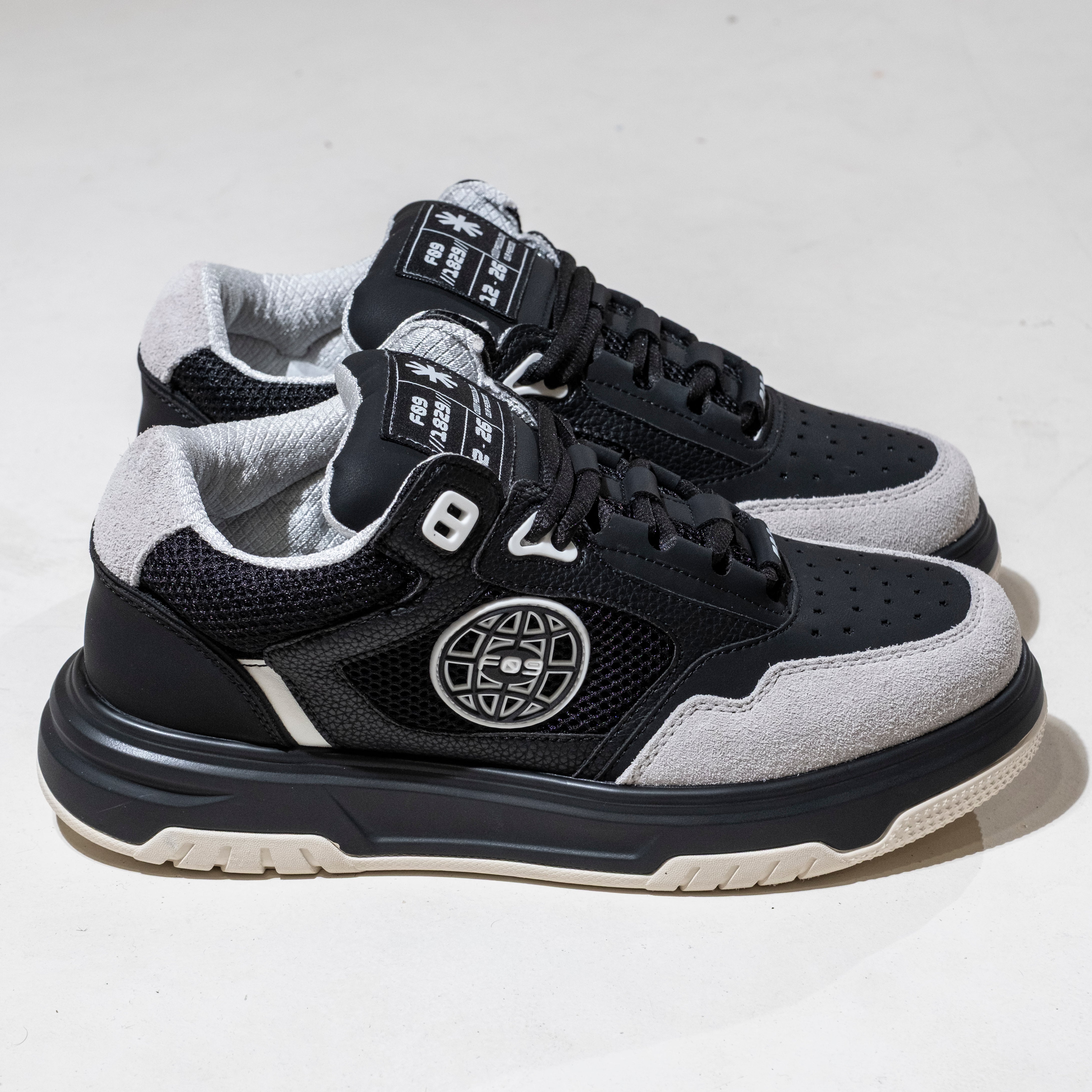 Skate pro - black and gray