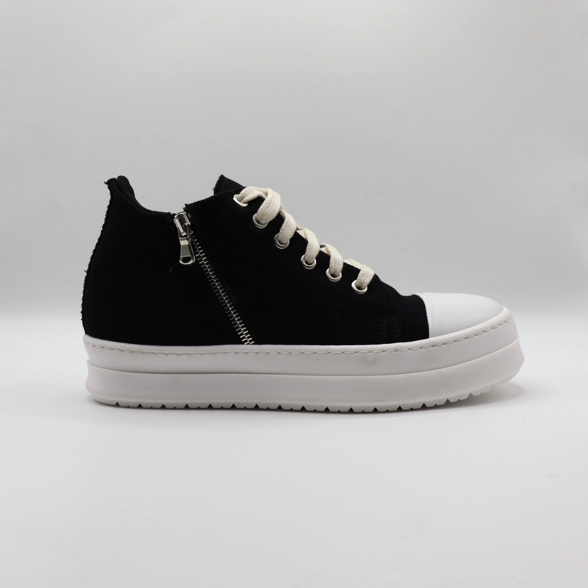 Martin - Classic Black 2