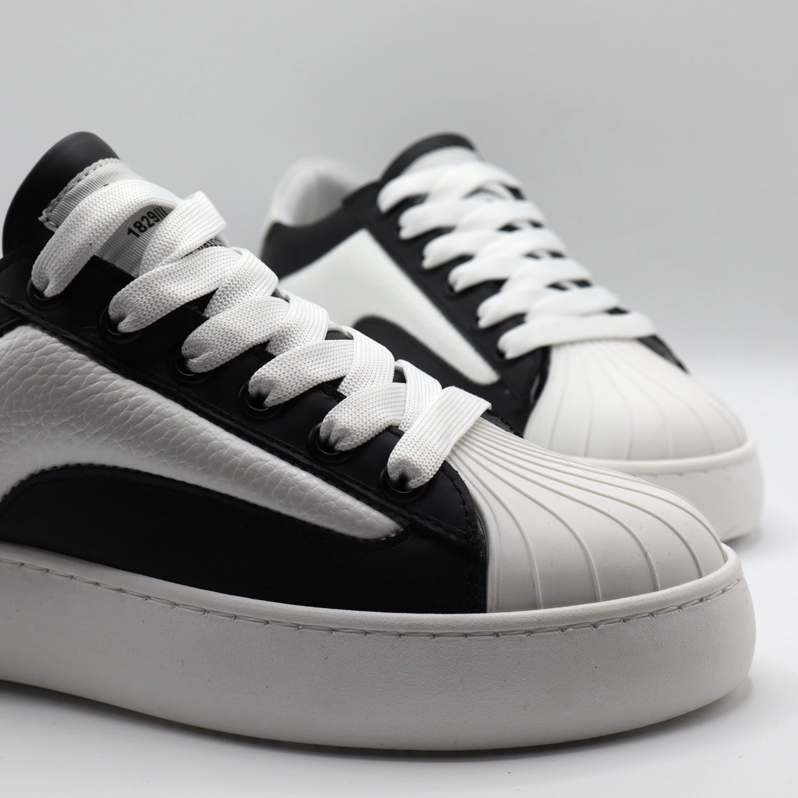 EMPIRE - BLACK AND WHITE