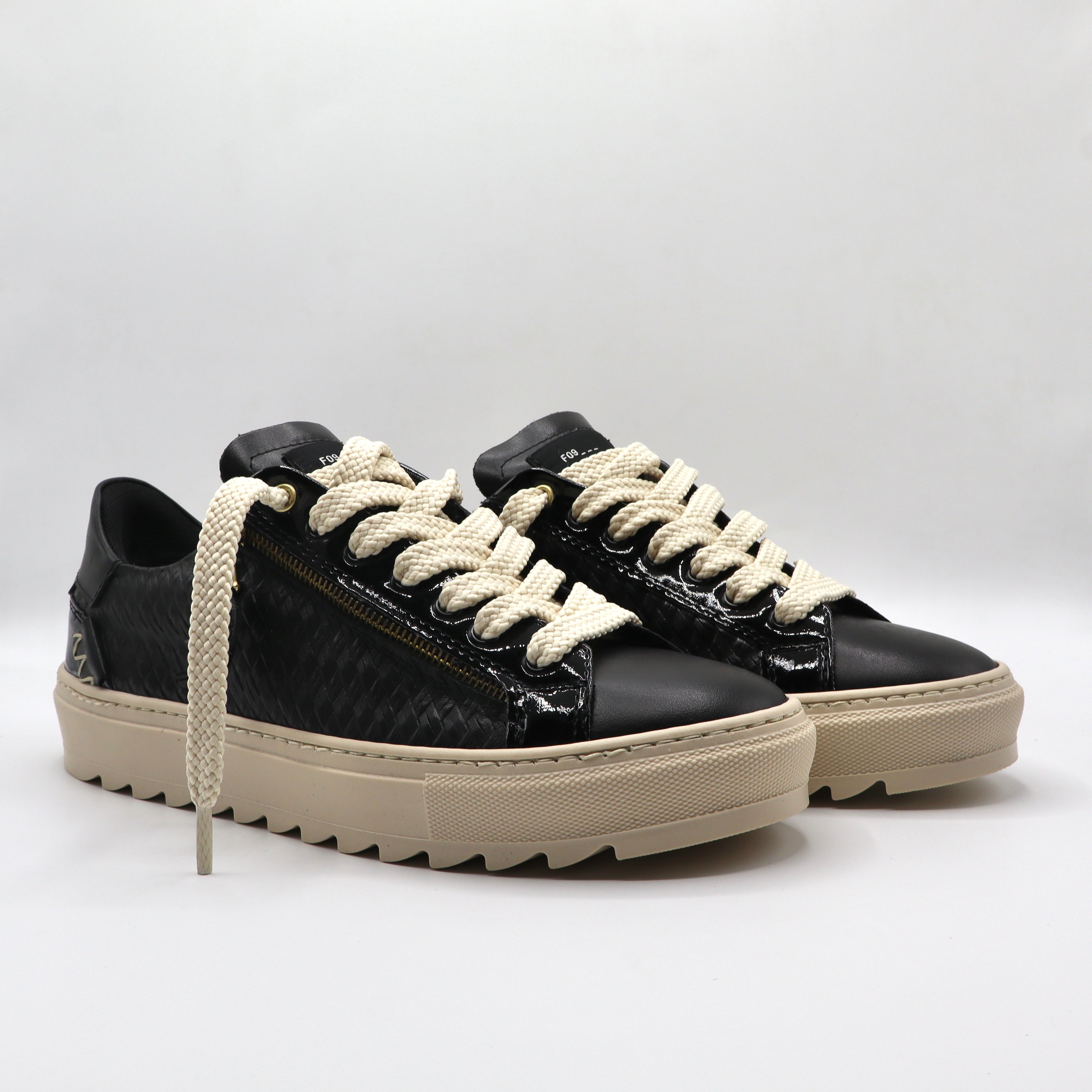 SQUALOS LOW 2.0 black and cream