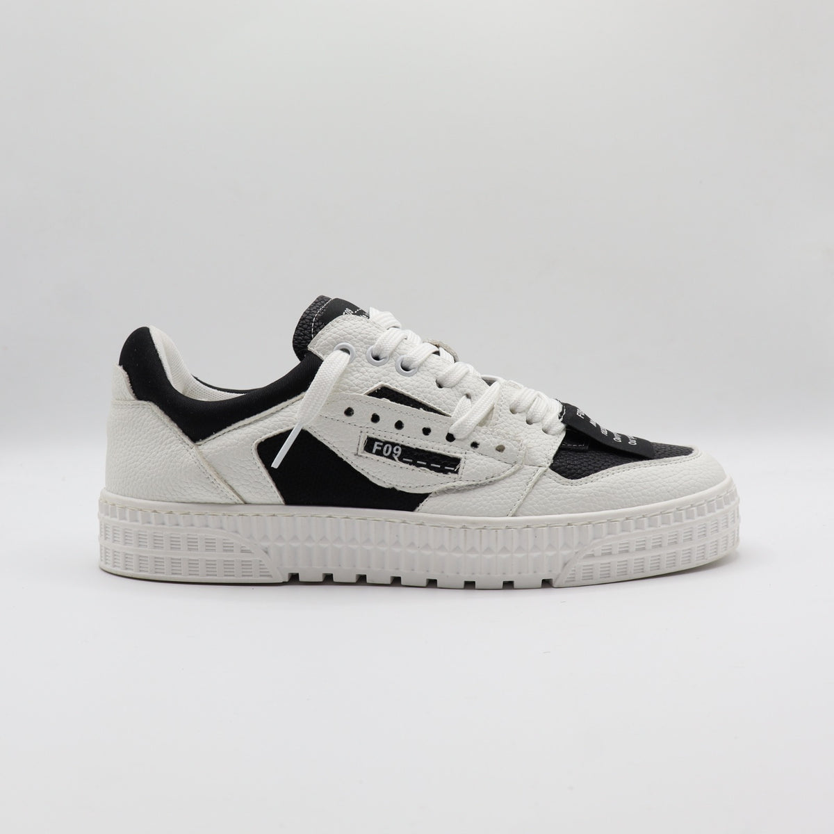 Riad Low - White/Black