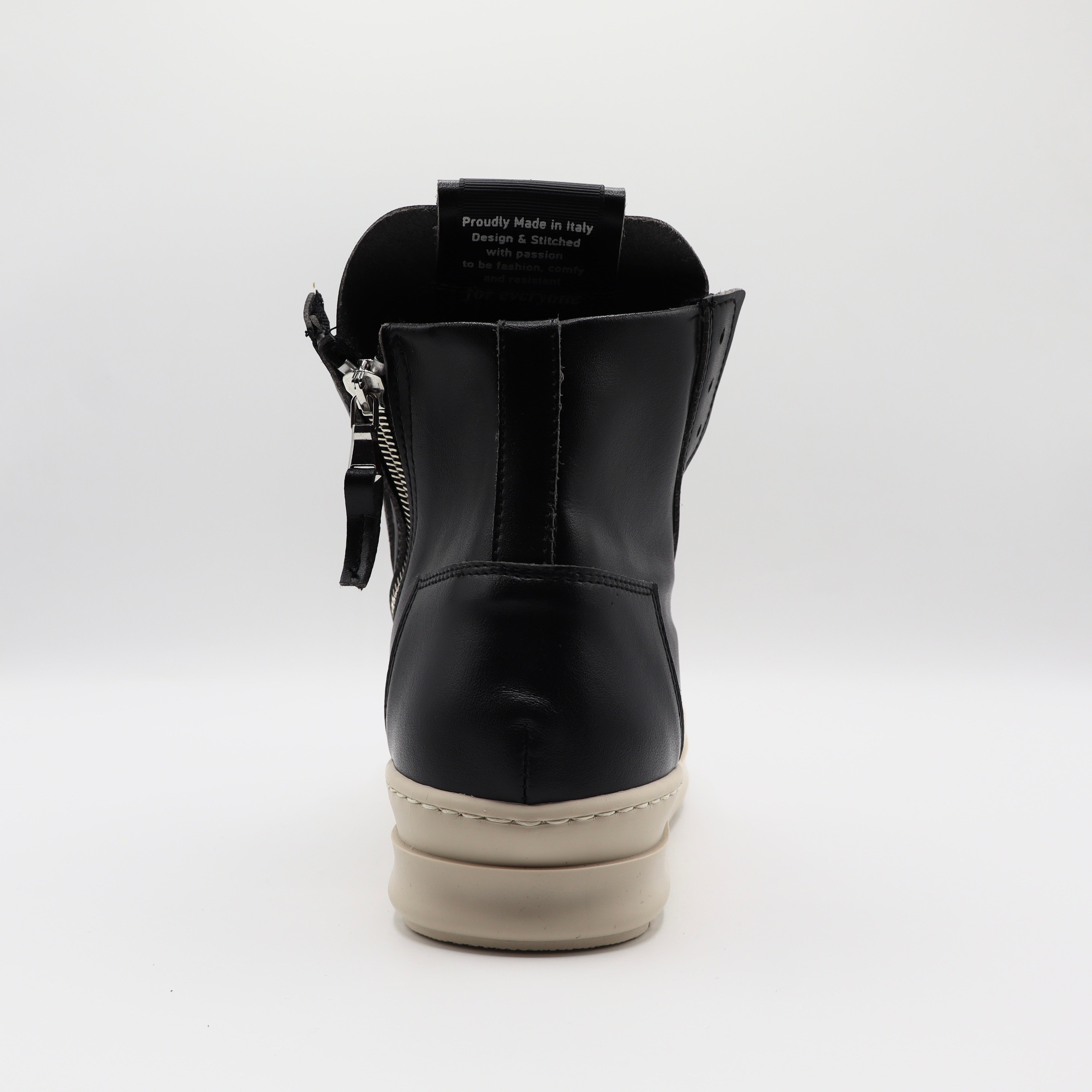 F16 - Classic Black