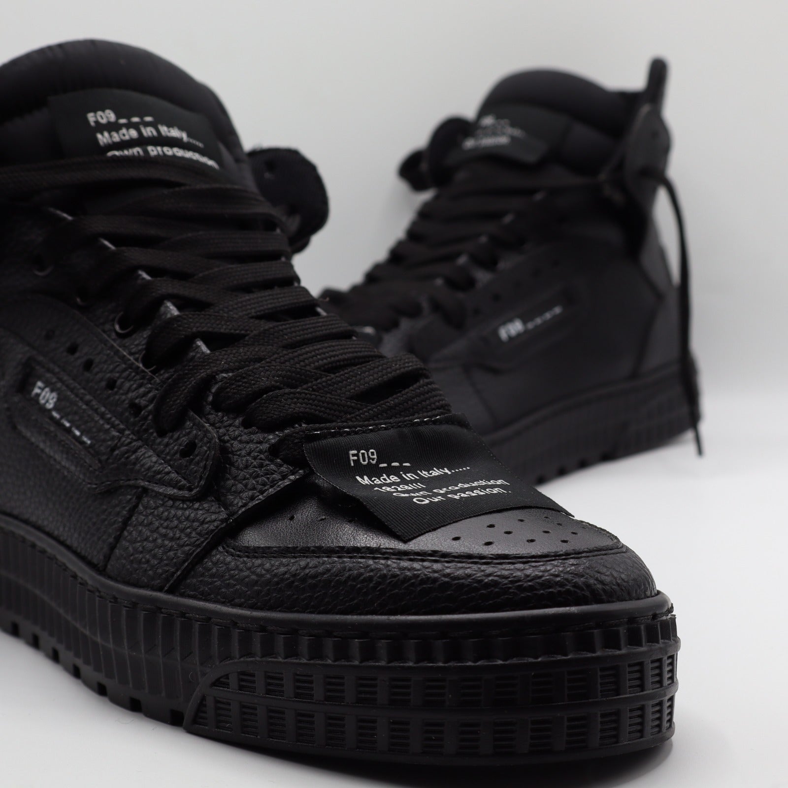 Riad High - Total Black