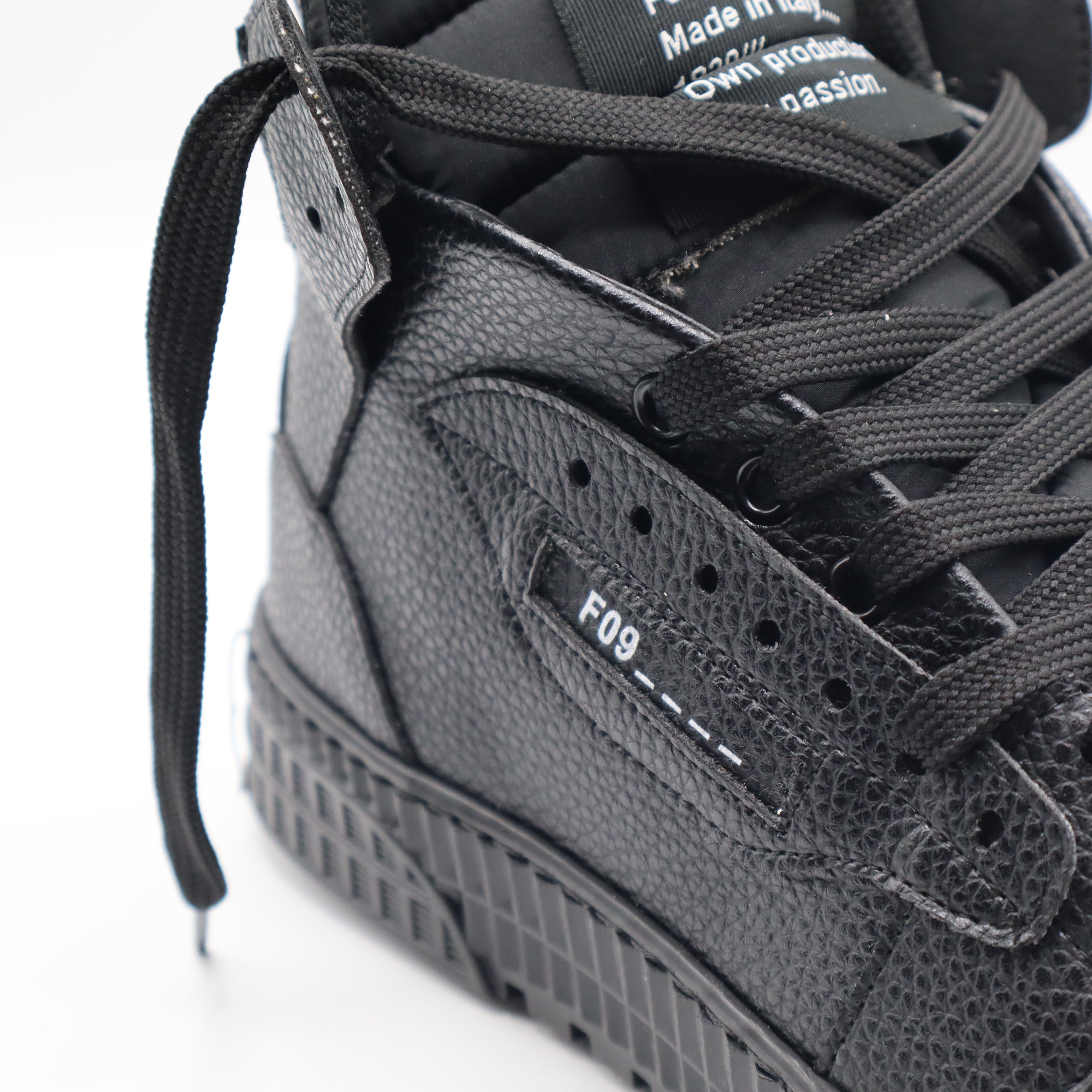 Riad High - Total Black