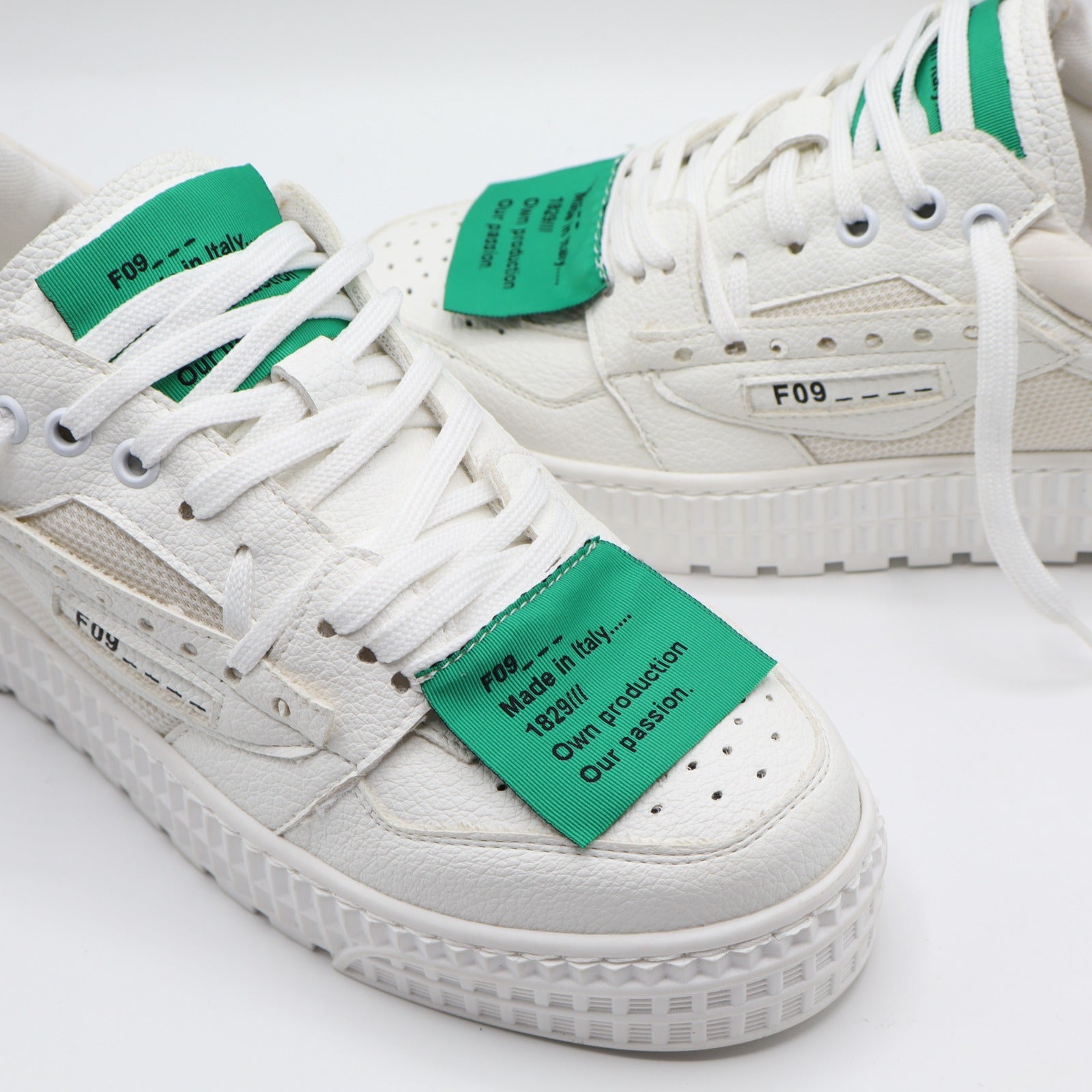 RIAD LOW - WHITE AND GREEN