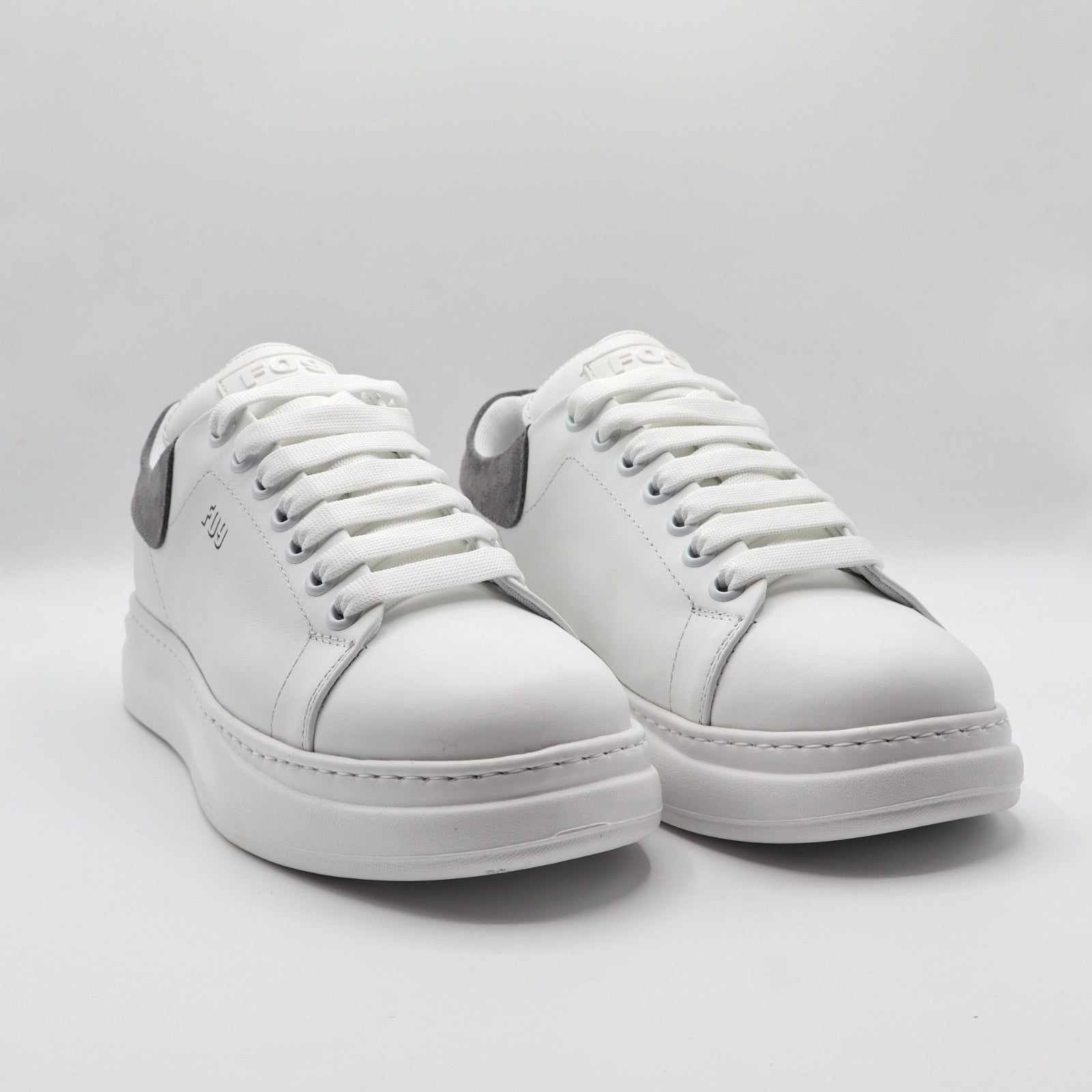 600M - Classic White And Grey