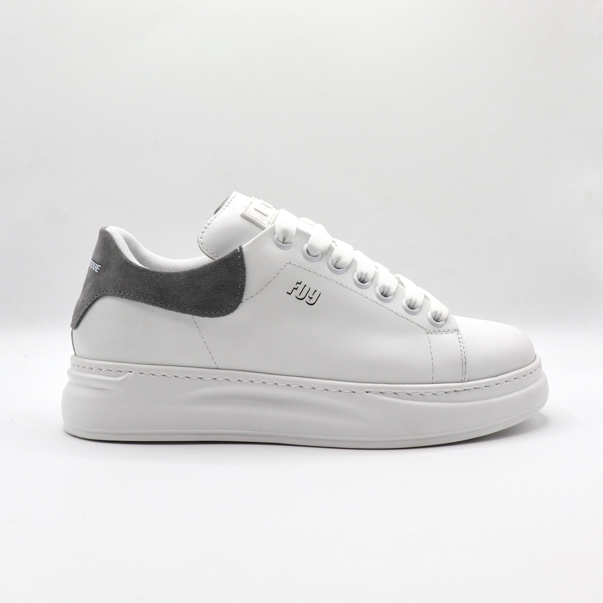 600M - Classic White And Grey