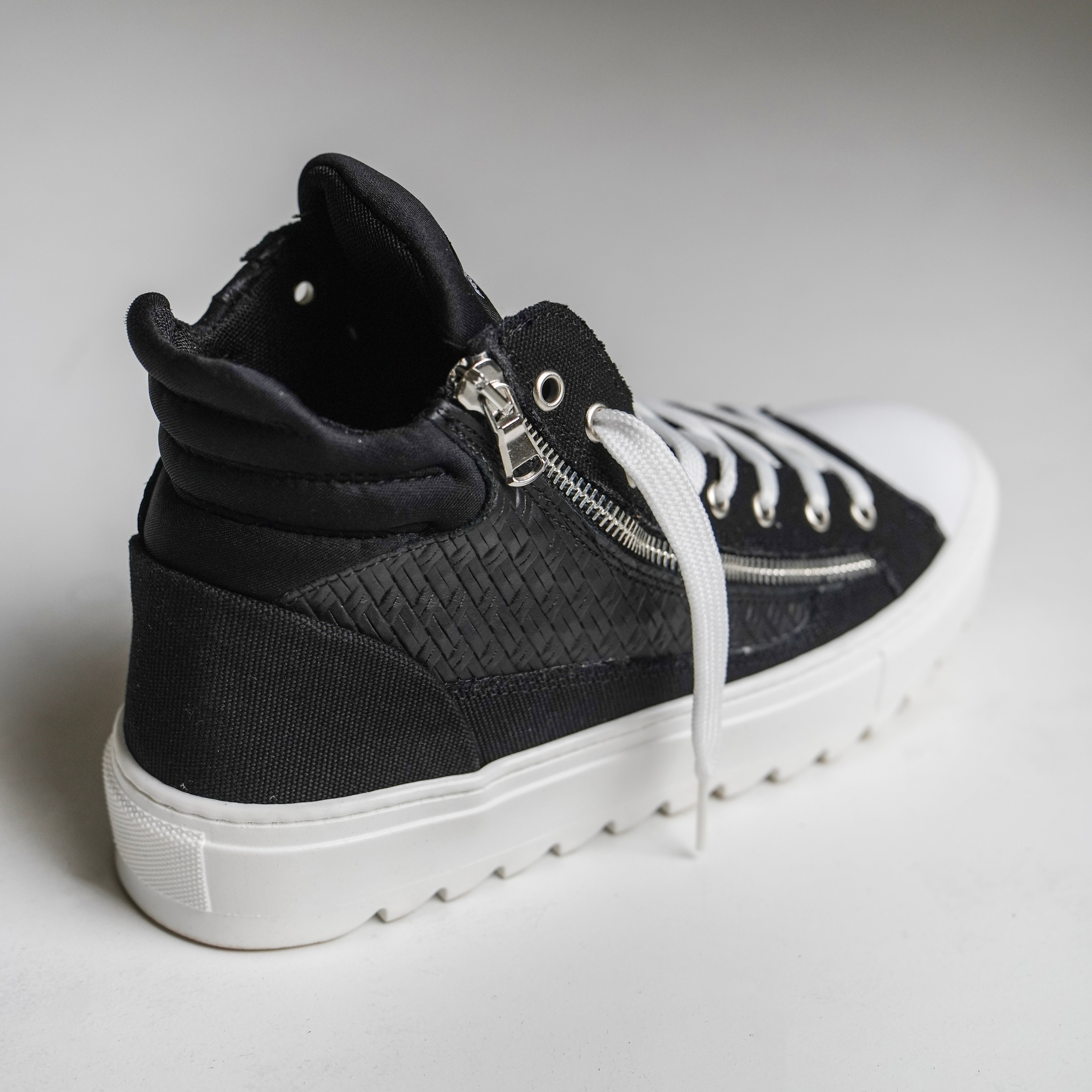 SQUALOS BLACK